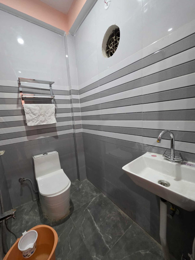 Bathroom 3, Hotel Galaxy, Kannauj