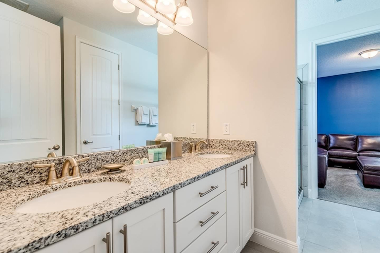 Bathroom 2, Encore 7BR Villa: Theater, Loft, Near Disney, Osceola