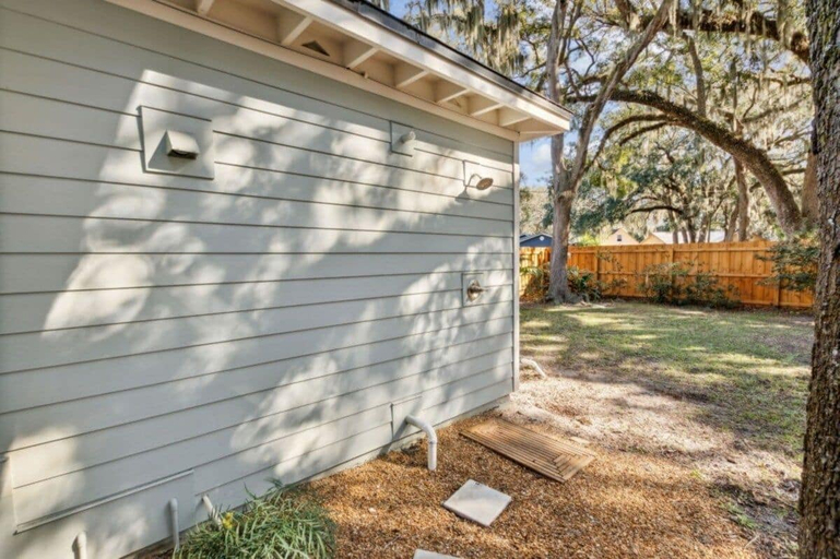 Exterior 4, 30+ Day Coastal Cottage Near Downtown, Nassau