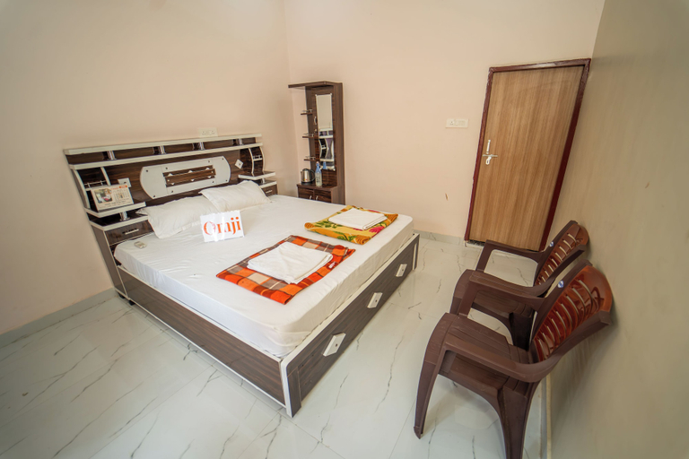Room 1, Omji Ashram - Ramayanam, Faizabad