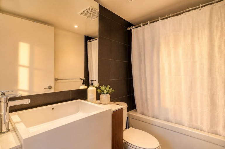 Bathroom 5, Velora Boutique Hotel, Toronto