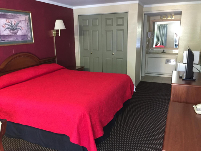Bedroom 2, FairBridge Inn Express Merrillville, Lake