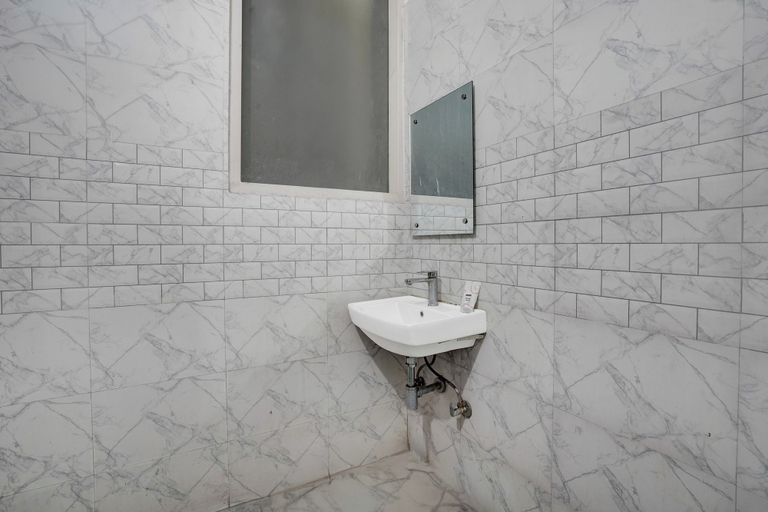 Bathroom, Super Hotel O by OYO Fountain Chowk, Chandigarh