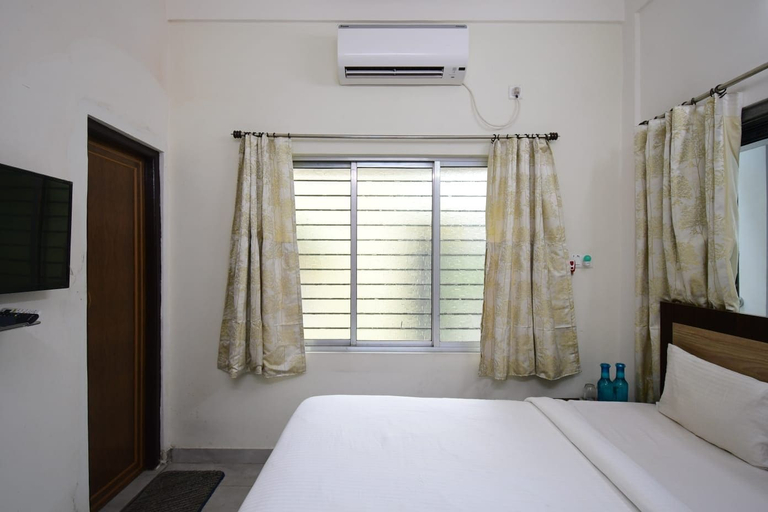 Room 5, Moon Residency Saltlake, North 24 Parganas