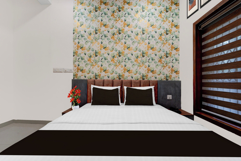 Room 3, Townhouse Oak Sahastradhara Road, Kozhikode