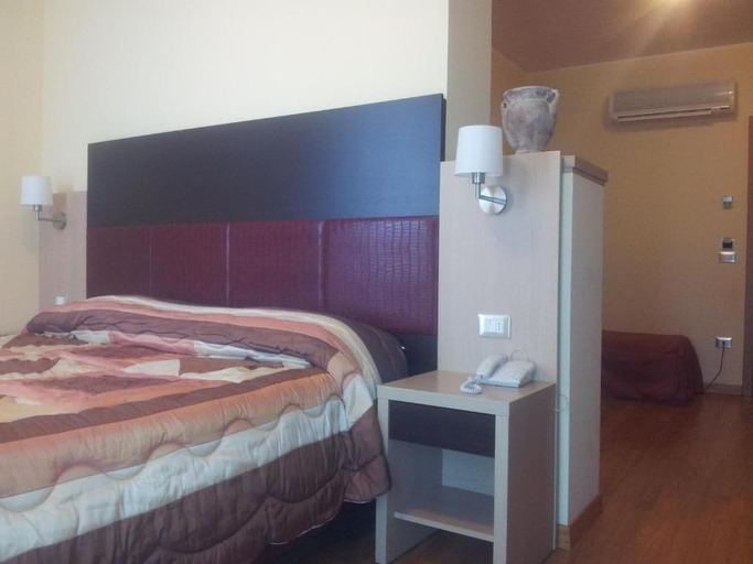 Bedroom 4, Hotel Miami, Teramo