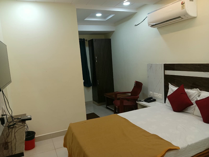 Room 2, HOTEL RK GRAND, Guntur
