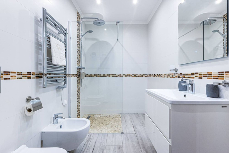 Bathroom 4, Peaceful Panorama Apartment in Central Lagos, Lagos