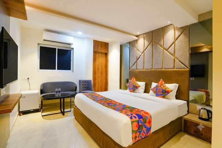 Room 2, Hotel Casa Annex, Mumbai Suburban