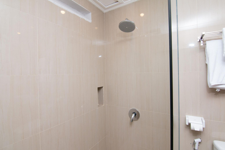 Bathroom 4, ZEN Premium Dewi Saraswati Seminyak, Badung