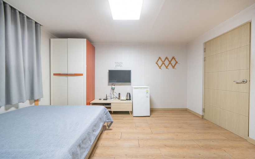 Bedroom 2, Incheon Beach, Jung