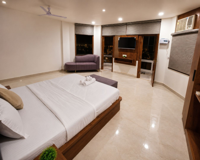 Room 5, Shri Radha Bihari by Zenith Suites, Mathura