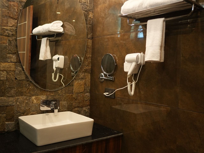Bathroom 2, Onyxx Nature Resort, Nainital