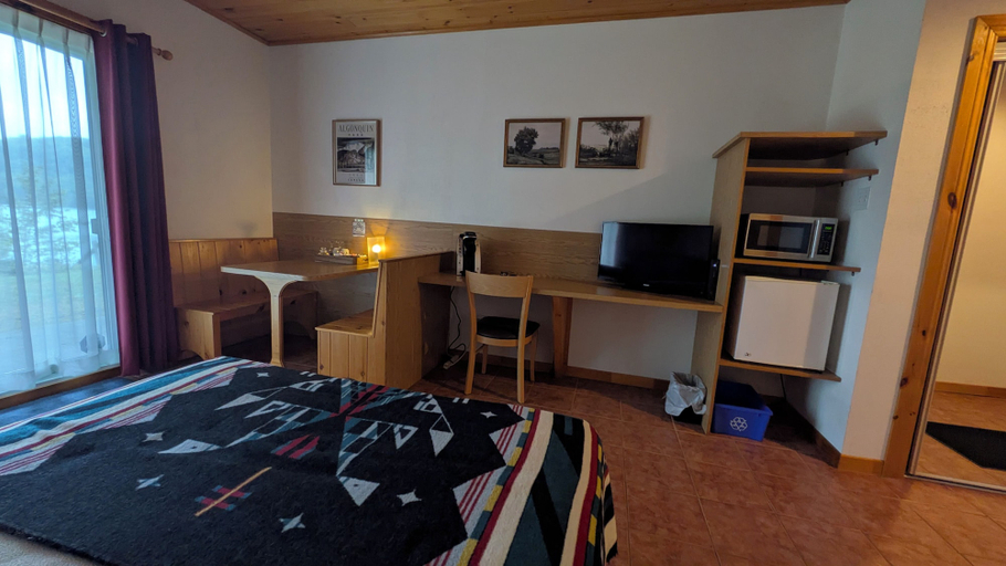 Room 3, L'Ours Bleu, Antoine-Labelle