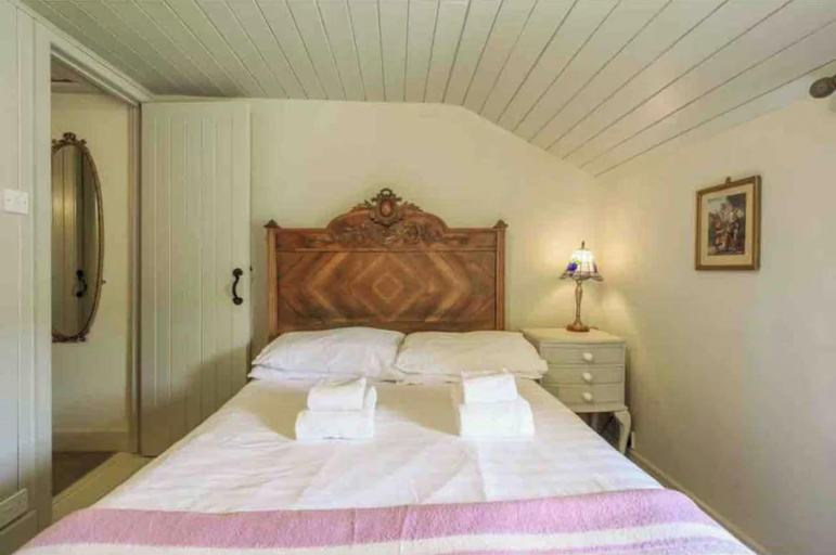 Room 4, Cottage Sleeps 6 With Sea View and Patio, Dorset