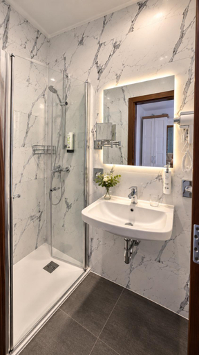 Bathroom 3, Hotel Und Restaurant Deutscher Kaiser, Prignitz