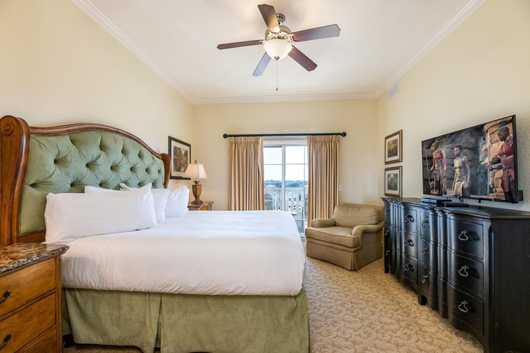 Room 3, Welcoming Condo With Golf Course Views at Reunion, Osceola