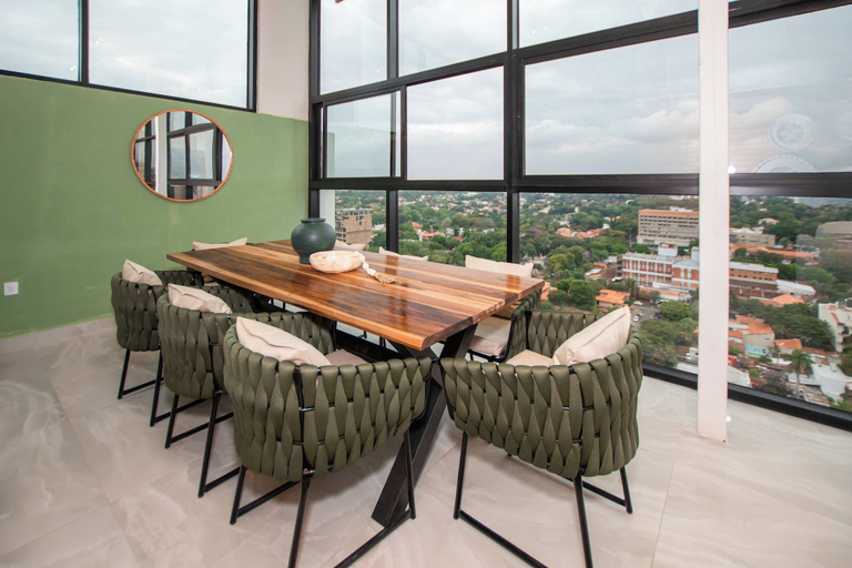 Dining 5, 2BR at First del Sol Modern & Stylish, Asunción