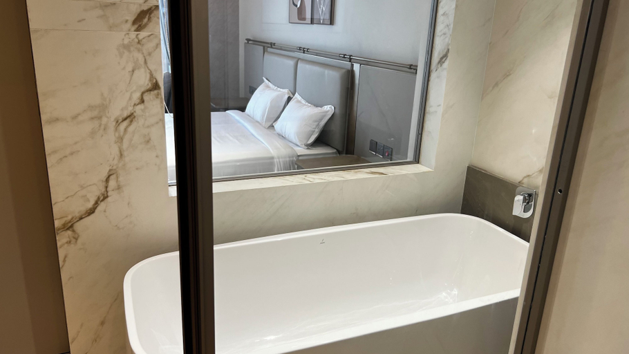 Bathroom 2, Breeze Suites by Jumbo Holidayz, Satara