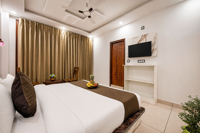 Room 1, Chaitanya Homes Kasauli, Solan