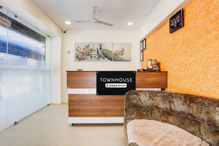 Lobby 5, Townhouse Ambawadi Bus Terminal, Ahmadabad