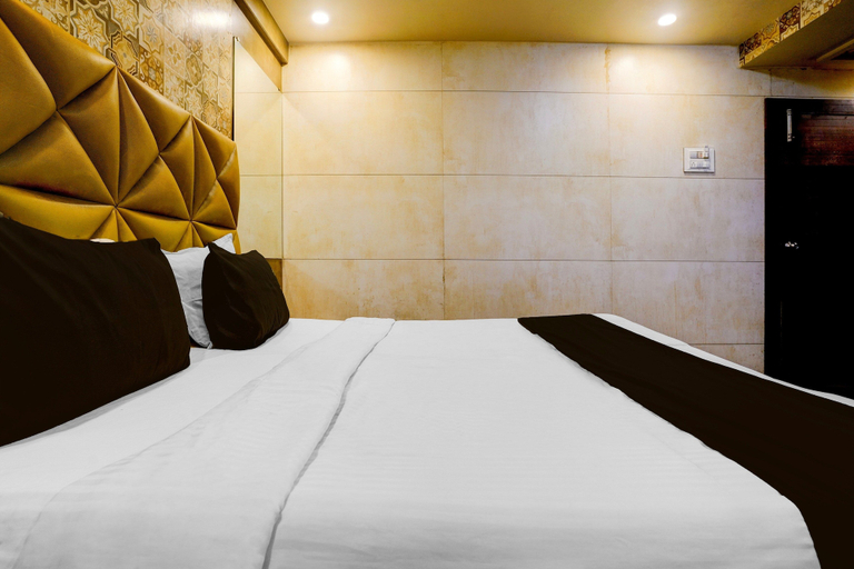 Room 3, Hotel Diana Palace Ulhasnagar, Thane
