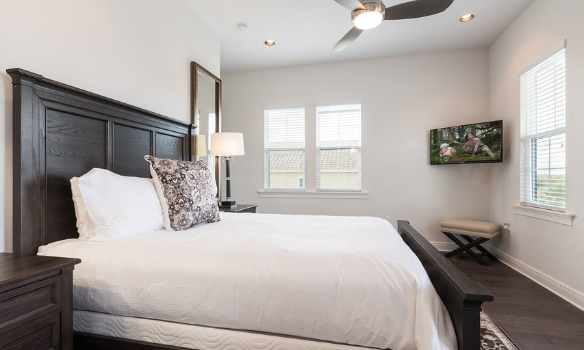 Room 5, Charming Chateau Style Villa With Water Views at Reunion, Osceola