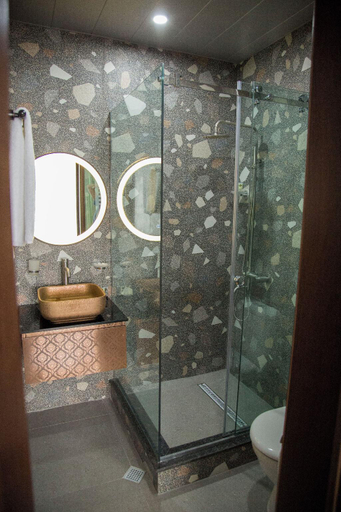Bathroom 3, Phazisi Hotel, Tbilisi