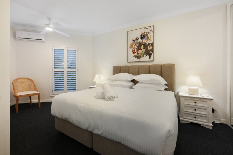 Room 5, Tranquil Waterfront Retreat Broadbeach Waters, Gold Coast