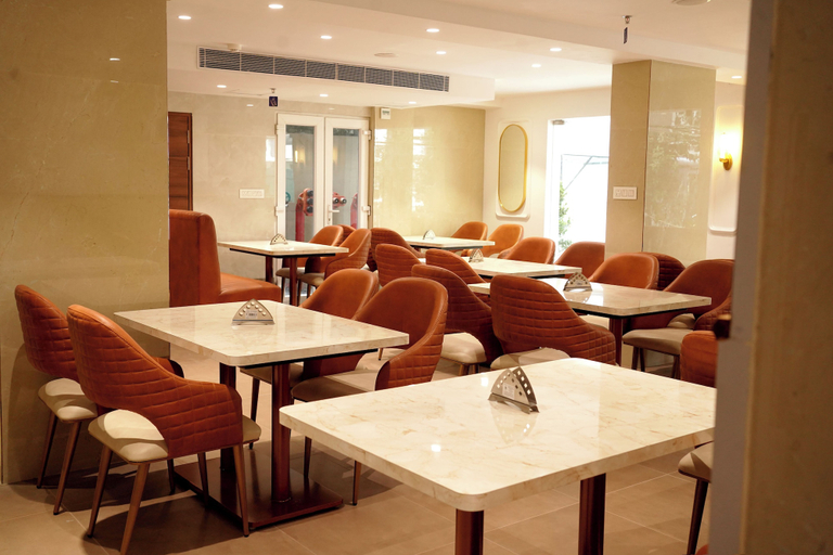 Dining 5, Hotel Hyden Park, Ernakulam