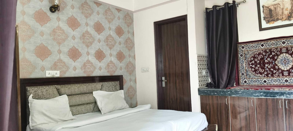 Room 2, The Hamlet Hotel, Gautam Buddha Nagar