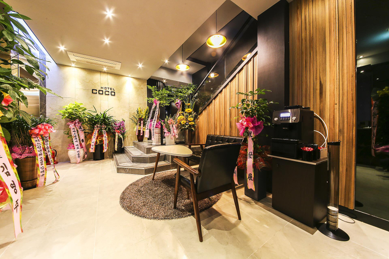 Others 5, Hotel CoCo, Dong