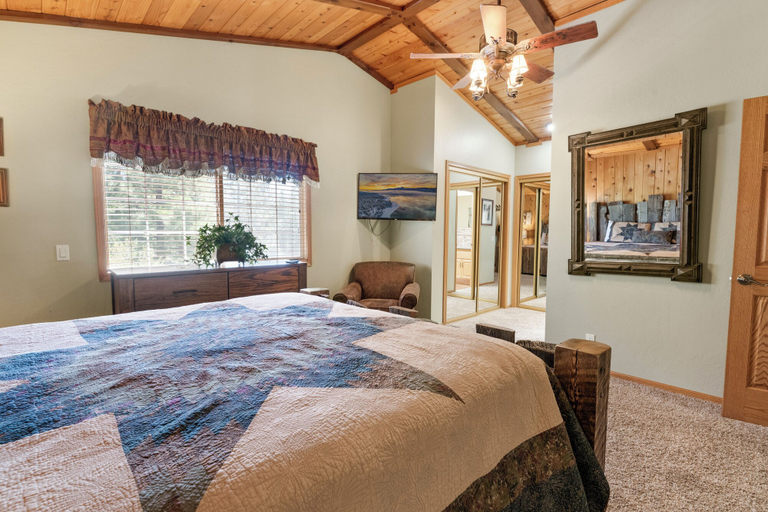 Bedroom 2, Stony Creek Cabin, San Bernardino