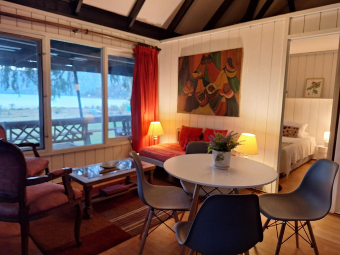 Room 2, Lakefront Aculeo Red House Wifi Pet Wood Hot Tub, Maipo