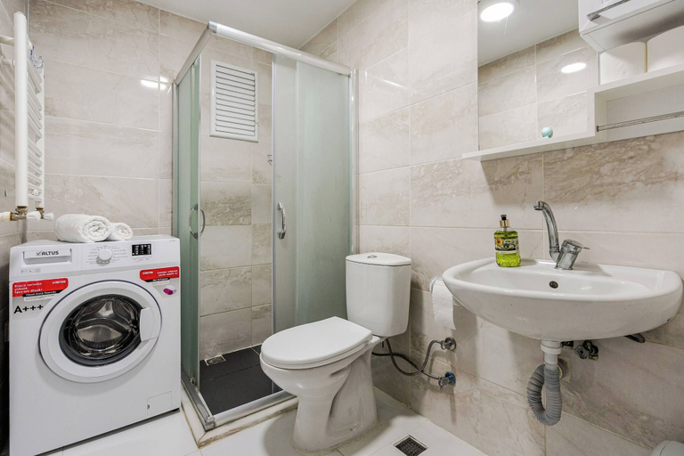 Bathroom 5, Cozy Central Apartment in the Heart of Kadıkoy, Kadıköy
