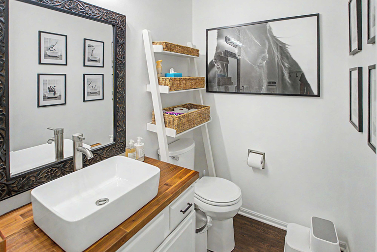 Bathroom 4, Erlanger 4BR Hot Tub, Pool Table Sleeps 10, Kenton