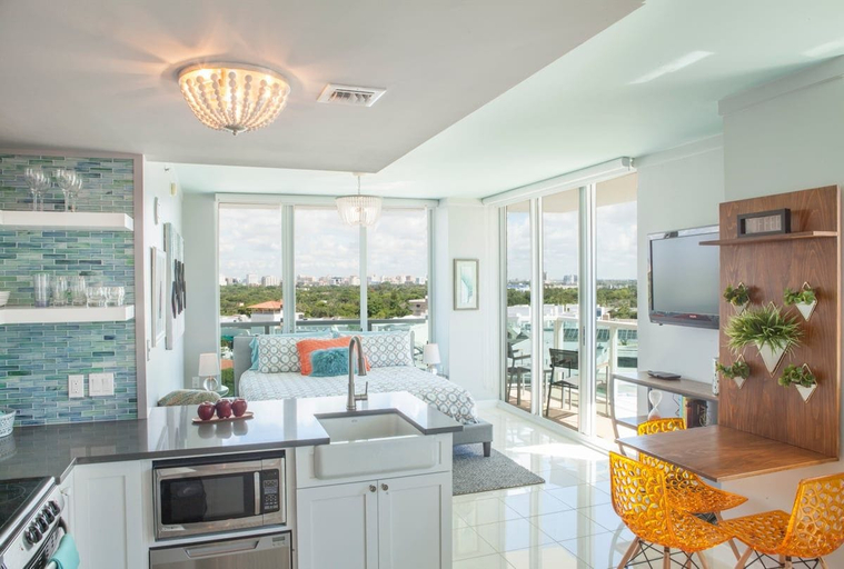 Interior 5, Connecting Rooms-coconut Grove 10th Floor- Parking Included, Miami-Dade