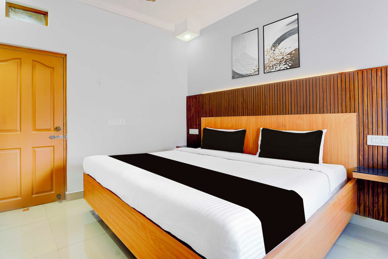 Room 2, Townhouse Market Road Ernakulam, Ernakulam