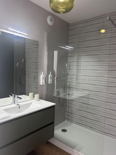 Bathroom 2, Villa Lagoon, Hérault