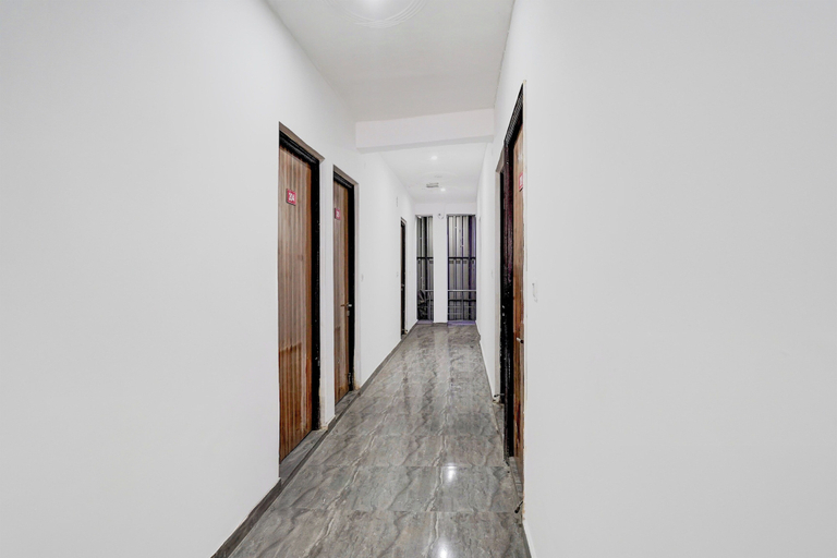 Interior 2, Hotel O Sector 121 Gaur City Mall Noida, Gautam Buddha Nagar