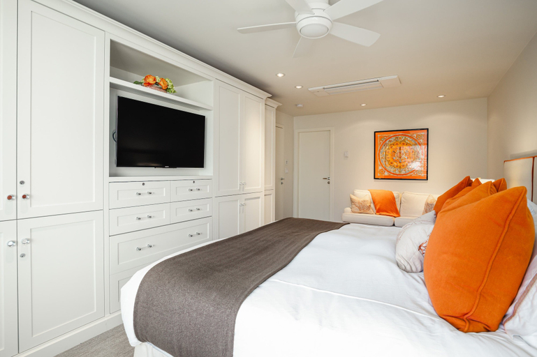 Room 2, Winter Wonderland at Ravencrest, Squamish-Lillooet