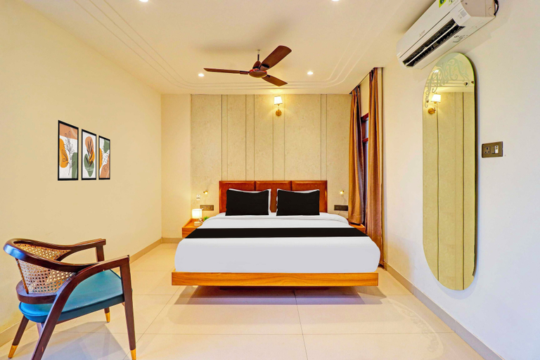 Room 4, Townhouse Oak Patel Nagar Dehradun, Dehradun