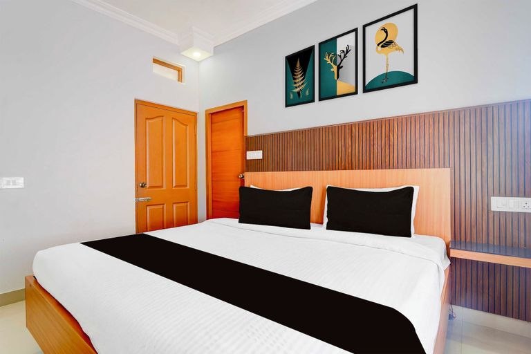 Room 5, Townhouse Market Road Ernakulam, Ernakulam