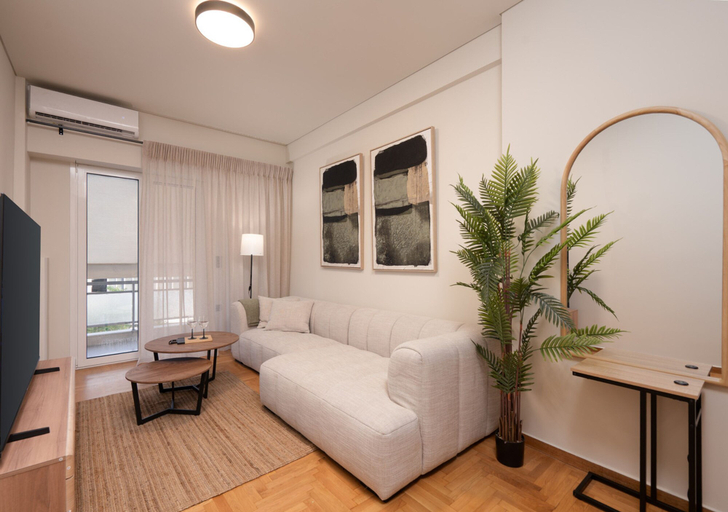 Room 4, LIV - Chic 2BR Signature Flat Near Metro, Attica