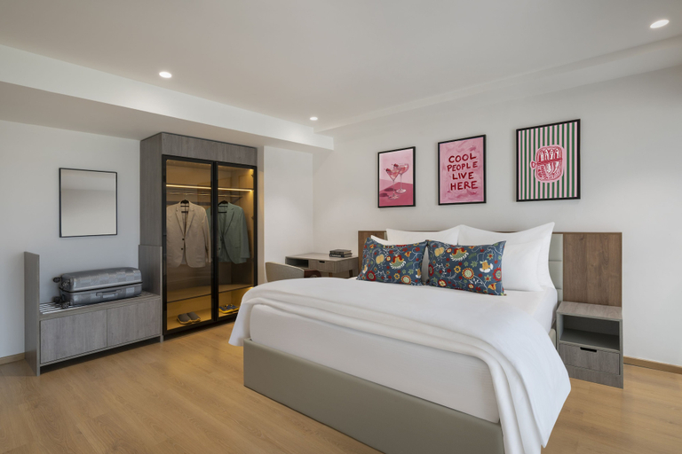 Room 5, ONE Atmosphere Suites - Corner Walk, Gurgaon