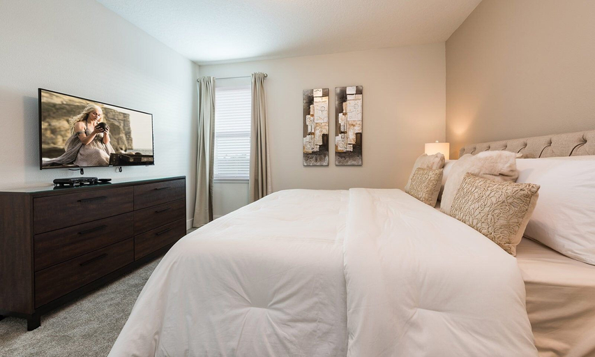 Room 5, Stylish Abode With Private Pool and Spa in Encore, Osceola
