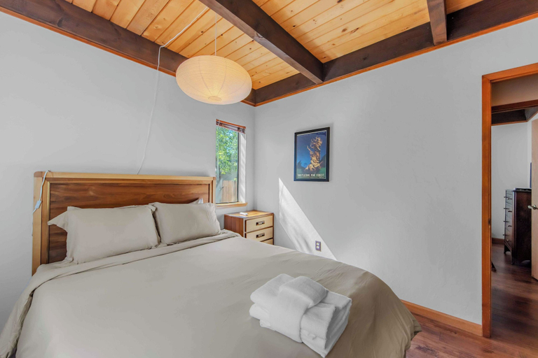 Room 2, Lakewood Escape - 3BR Retreat, El Dorado