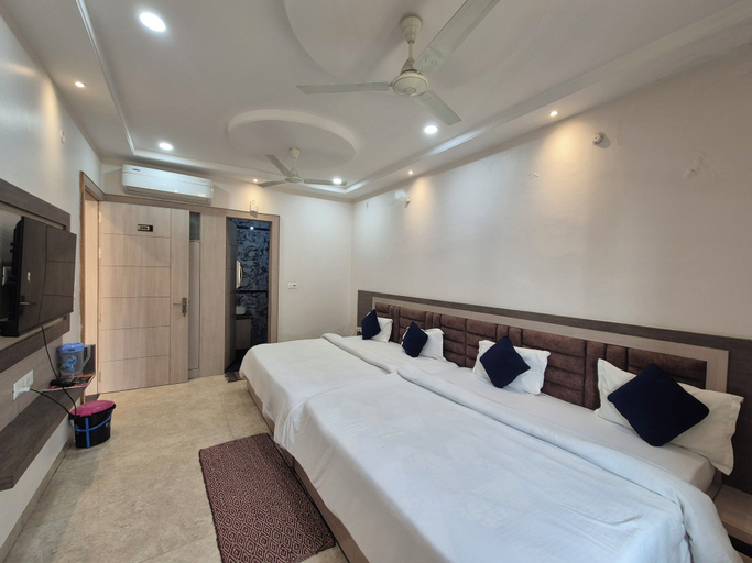 Room 4, OnlyStay BD Dham, Mathura