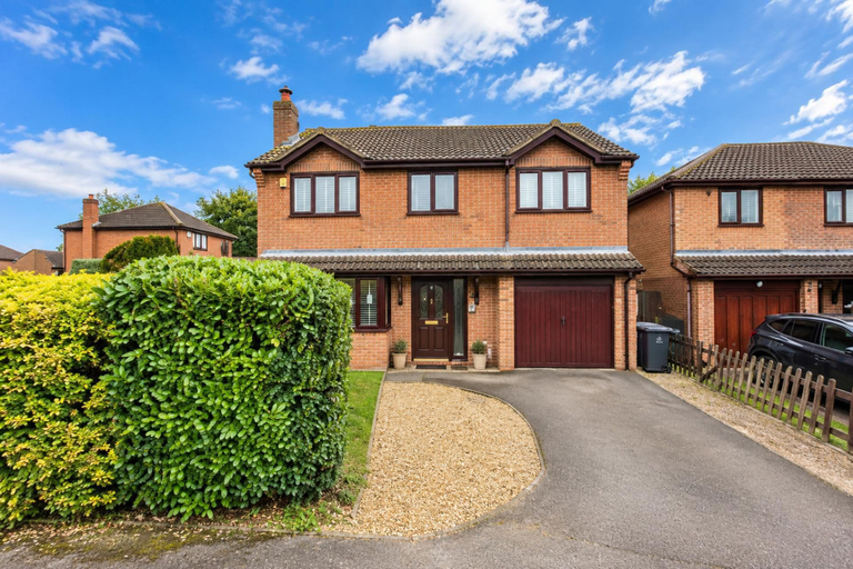 Exterior, 4-bed - Sleeps 8 - Games Room & Free Parking, Northamptonshire