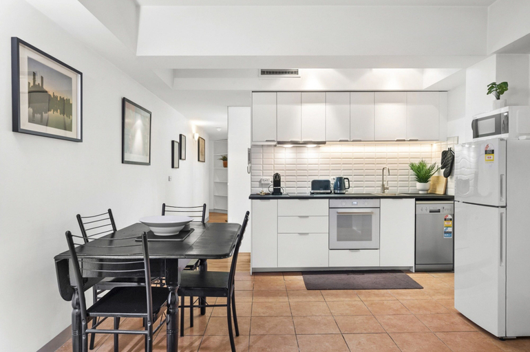 Private kitchen 5, Melbourne 1-bed Apartment Flinders Street, Melbourne